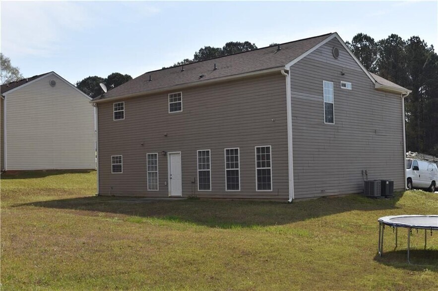 Building Photo - 1098 Village Creek