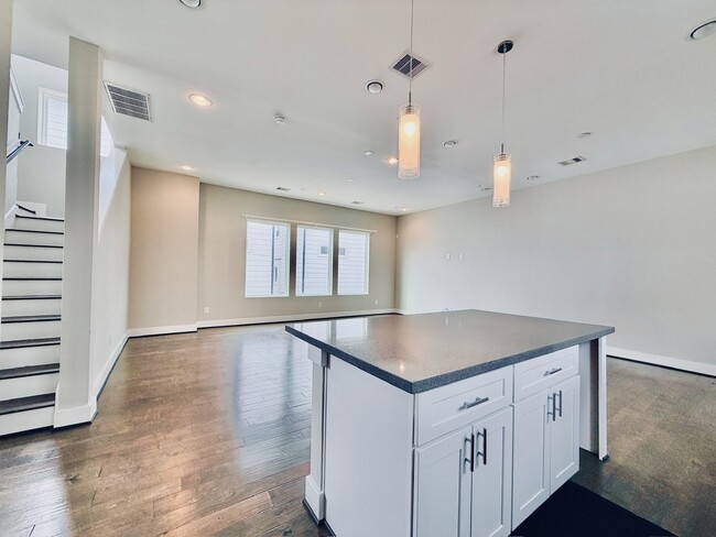 Building Photo - 2632 Bastrop St