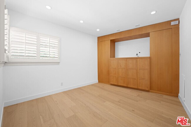 Building Photo - 435 Dalehurst Ave