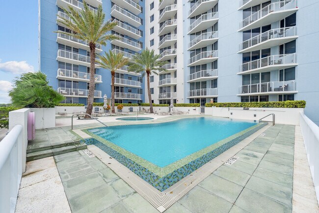 Building Photo - 1551 N Flagler Dr