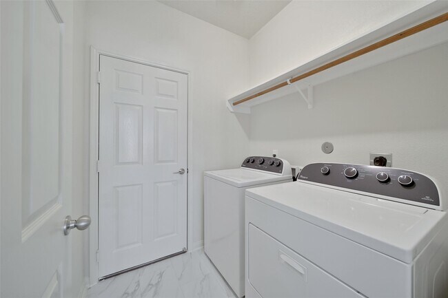 Building Photo - 305 Crooked Pine Court