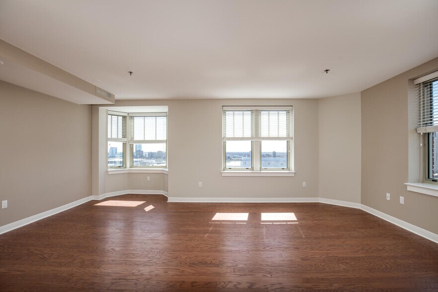 Building Photo - 525 W Lafayette Blvd