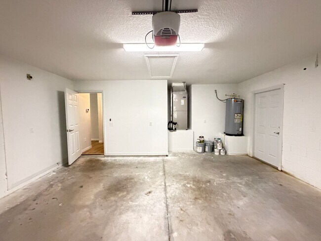 Building Photo - Beautiful 3 Bedroom, 2 Bathroom Home in Summerfield!
