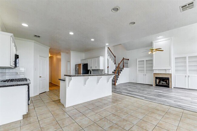 Building Photo - 14527-14527 Clipper Cir Dr