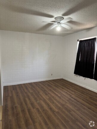 Building Photo - 3945 W Orange Dr
