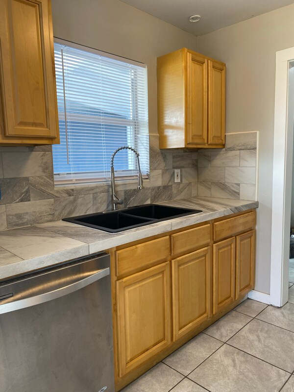 Building Photo - 2901 Garden Terrace NE