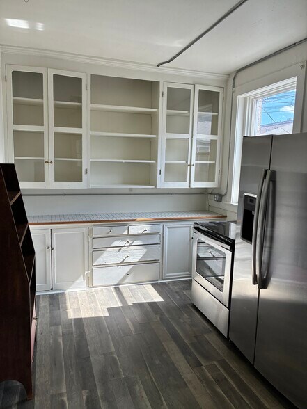 one end of kitchen-dishwasher - 212 E 3rd Ave