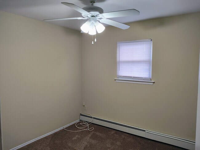 Building Photo - 5 Linden Ave