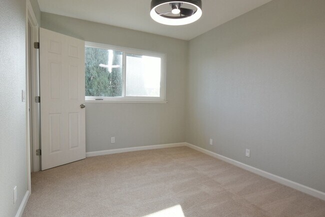 Building Photo - Remodeled and Spacious 4 Bedroom 2.5 Bath Home in Desirable South San Jose Neighborhood