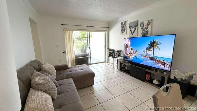 Building Photo - 9711 Fontainebleau Blvd