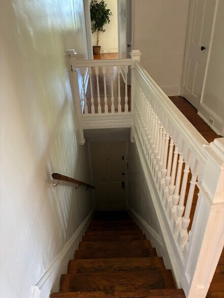 Building Photo - 302 N Lime St