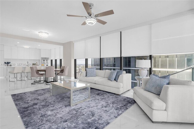 Building Photo - 700 NE 24th St