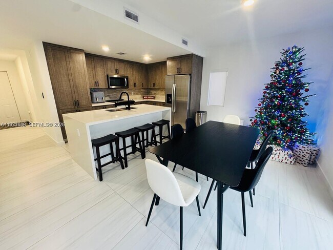 Building Photo - 1312 NW 3rd St