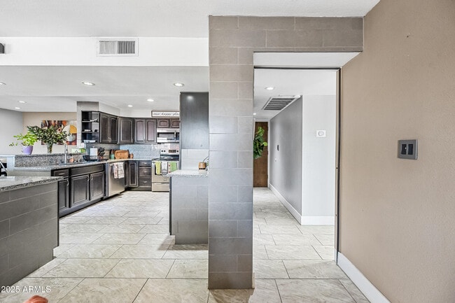 Building Photo - 7940 E Camelback Rd