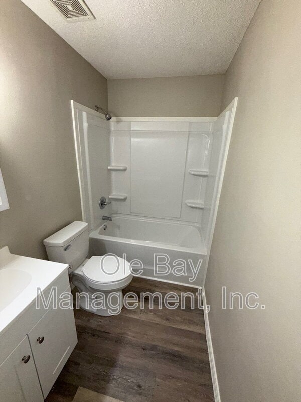 Building Photo - 3424 Fairfield Rd