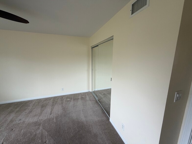 Building Photo - 5063 Argyle Dr