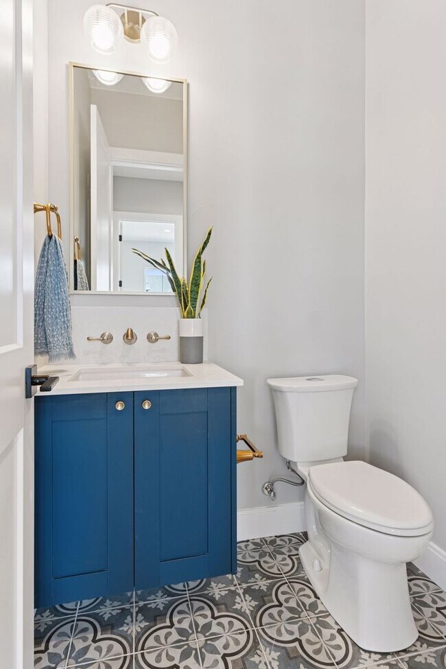 Building Photo - New Charming Berthoud Home with Modern Com...
