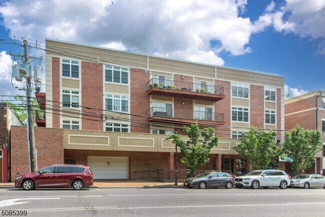 Building Photo - 1677 Springfield Ave