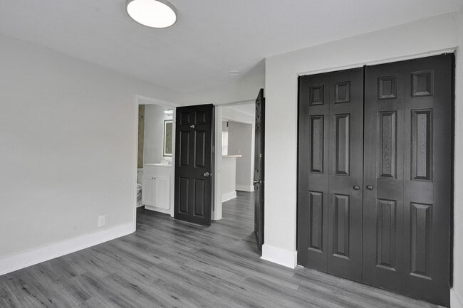 Building Photo - 234 NE 14th Ave