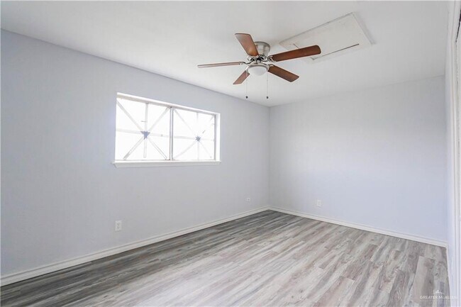 Building Photo - 720 E Sugarcane Dr