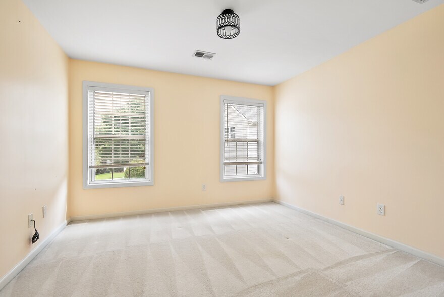 Building Photo - 847 Edgeley Ln