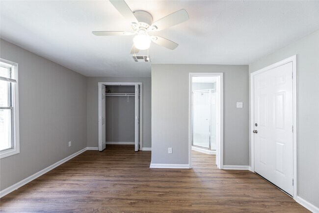 Building Photo - 1505 Brazos St