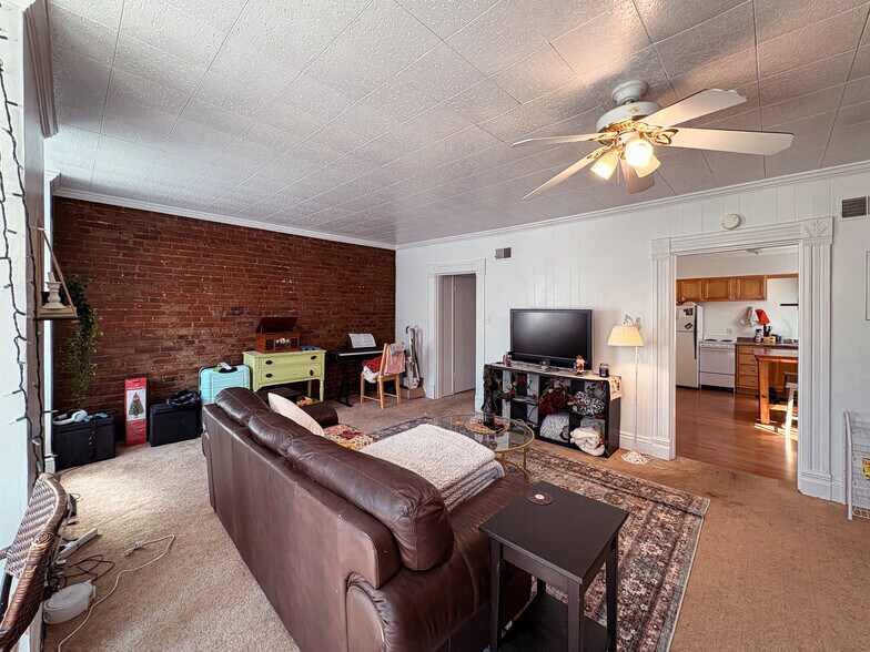 Building Photo - 627 S Negley Ave