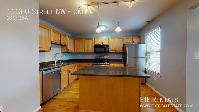 Building Photo - Large Logan Circle One Bedroom W/Private B...