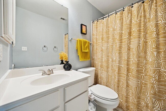 Building Photo - 1116 Collinwood W Dr