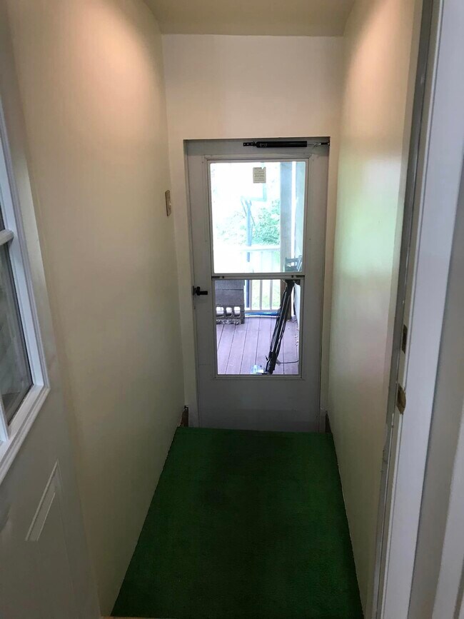 Building Photo - 112 Rockwood Ave