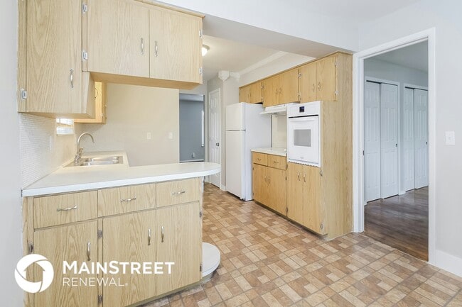 Building Photo - 1710 Galion Ave