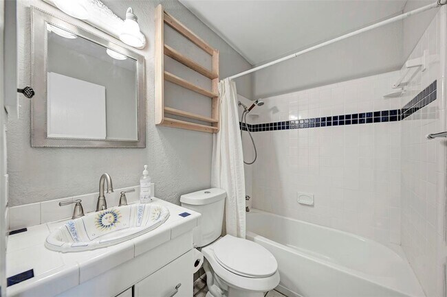 Building Photo - 2804 Sissinghurst Dr