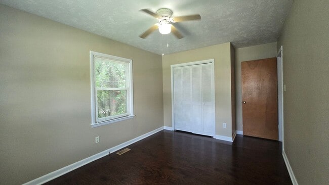 Building Photo - 650 E Raynor Dr
