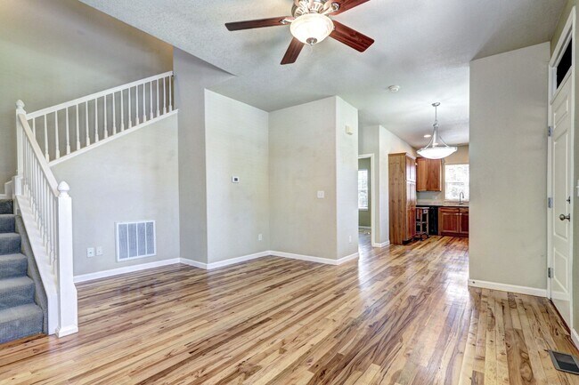 Building Photo - The Meadows townhome 3 bed 2 bath, in Morgan's Run Community!