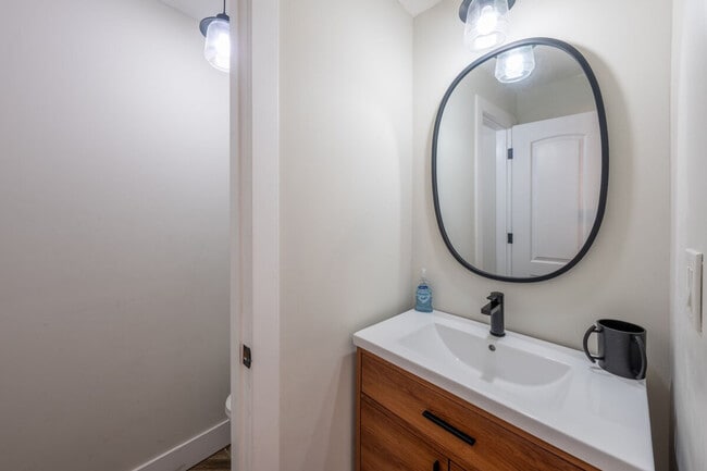 Building Photo - 139 W 4th Ave