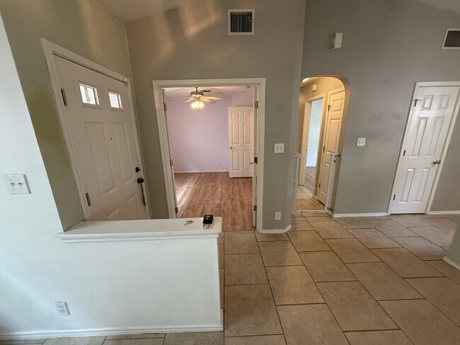 Building Photo - Well Maintained One-Story in Westchase | No Carpet + New Pergola + Prime Location