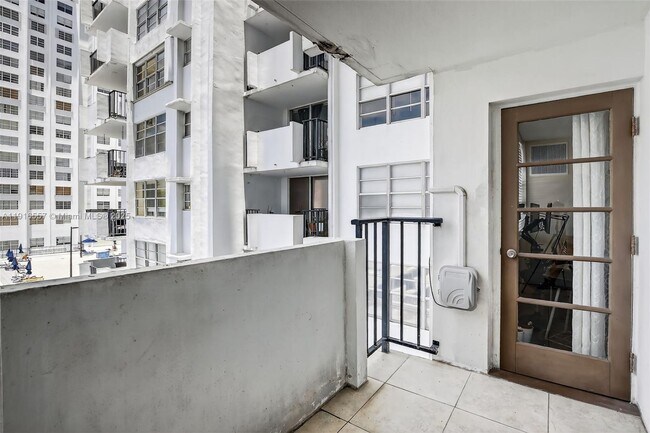 Building Photo - 2750 NE 183rd St