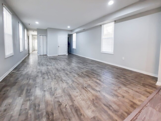 Building Photo - Upgraded 4BR/2.5BA SFH with 1st fl BR. Nea...