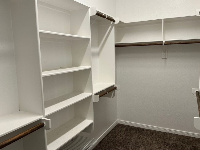 Building Photo - AVAILABLE NOW! 4-Bed 3-bath in Creek Meadows