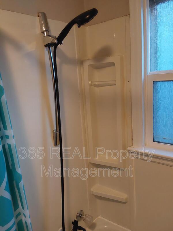 Building Photo - 1431 11 Street, Unit 1/2