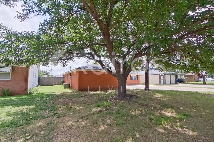 Building Photo - 5129 Leland Dr