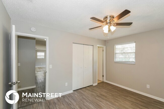 Building Photo - 3331 Lakemar Pl
