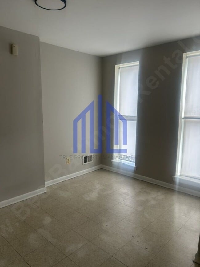 Building Photo - Just Listed in Union Square