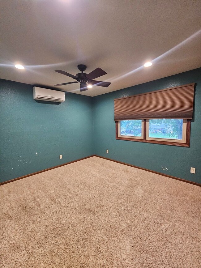 Building Photo - 4 BED | 2 BATH | DOUBLE GARAGE | PET NEGOT...