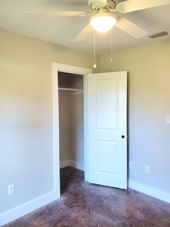 Building Photo - Great 3/2 home available in Elberta