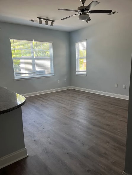 Building Photo - 28 Wedgefield Dr