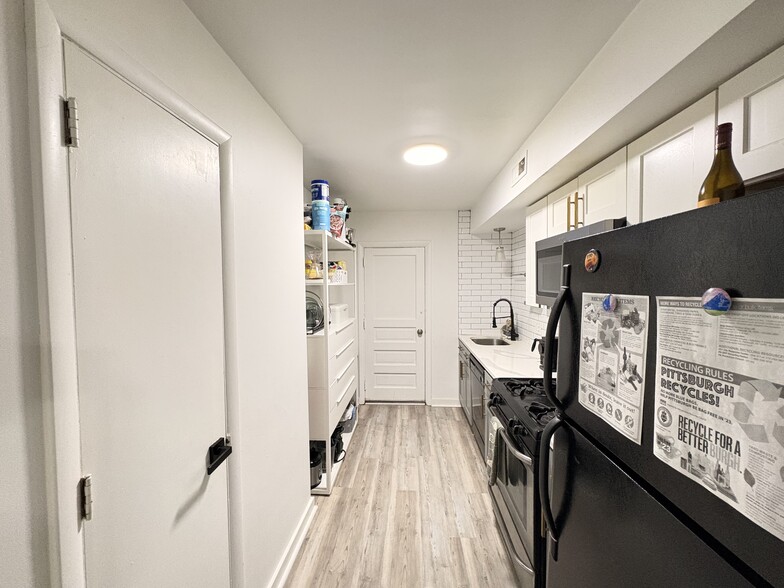 Building Photo - 5737 Hobart St