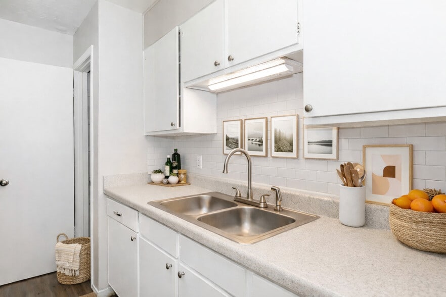 Building Photo - Scenic Pines Apartments