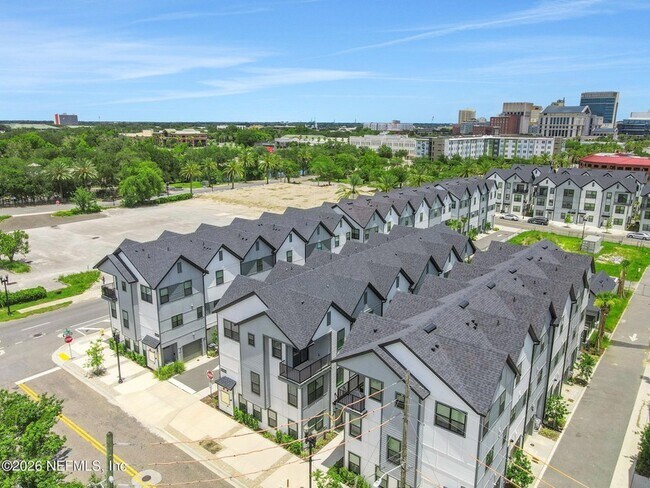 Building Photo - 1096 Farwell St
