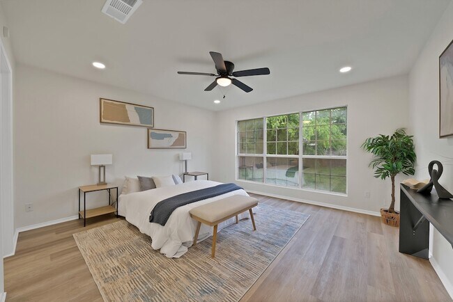 Building Photo - 7548 Meadow Creek Dr
